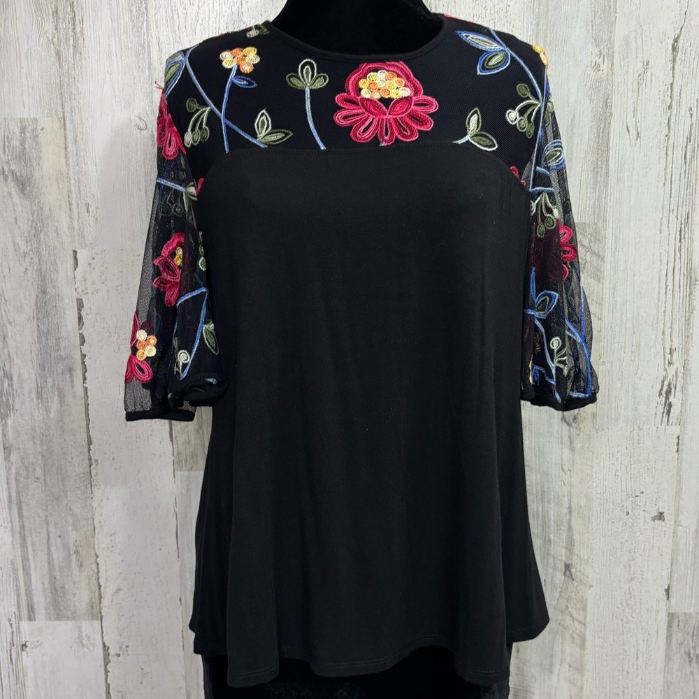 Kim &‎ Cami Embroidered Top